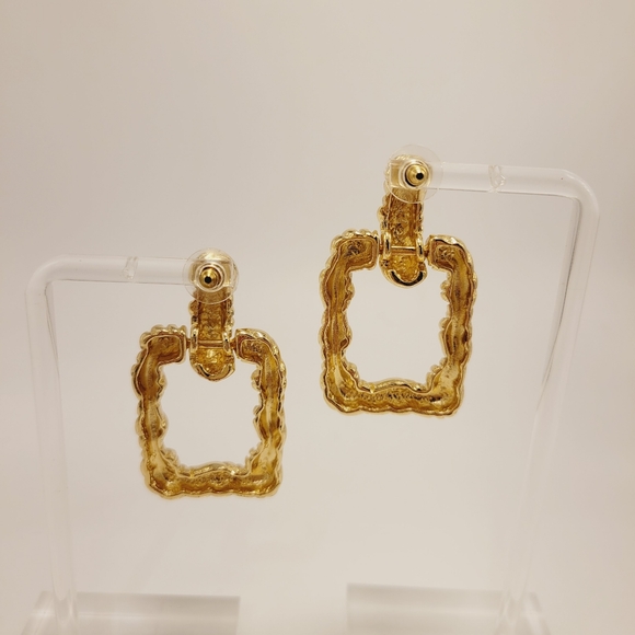Christian Lacroix Earings Gold Tone Rectangle Twisted Frame New - Picture 3 of 4